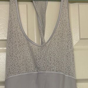 Lululemon light Gray Tank Top Women’s Best Fit Sz 6